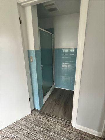 517 Oak Knoll Avenue SE, Warren, OH 44483