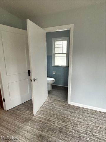 517 Oak Knoll Avenue SE, Warren, OH 44483