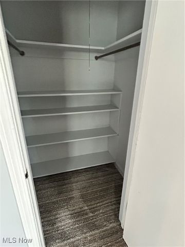 517 Oak Knoll Avenue SE, Warren, OH 44483