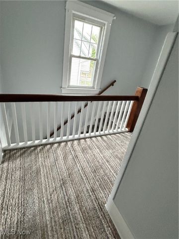 517 Oak Knoll Avenue SE, Warren, OH 44483