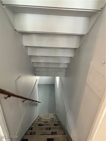 517 Oak Knoll Avenue SE, Warren, OH 44483