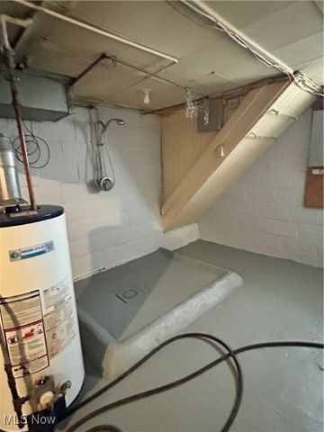 517 Oak Knoll Avenue SE, Warren, OH 44483