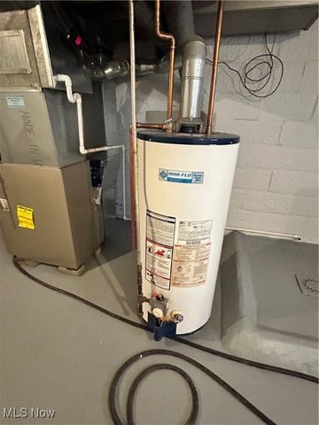 517 Oak Knoll Avenue SE, Warren, OH 44483