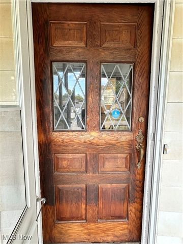 517 Oak Knoll Avenue SE, Warren, OH 44483