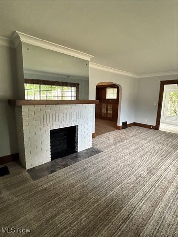 517 Oak Knoll Avenue SE, Warren, OH 44483