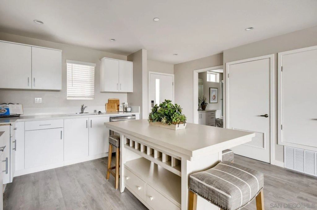 3909 Voltaire St 309, San Diego, CA 92107