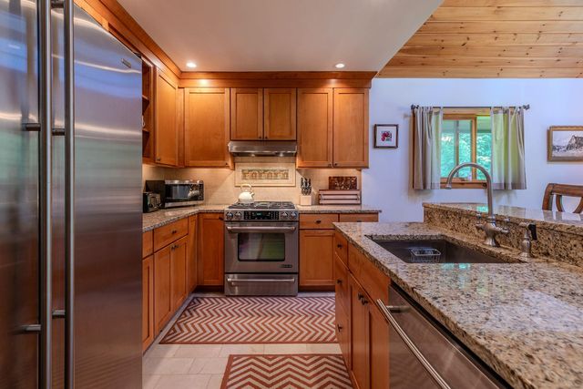 155 Pratt Bridge Road, Jamaica, VT 05343