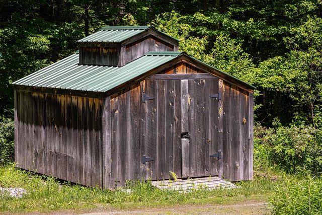 155 Pratt Bridge Road, Jamaica, VT 05343