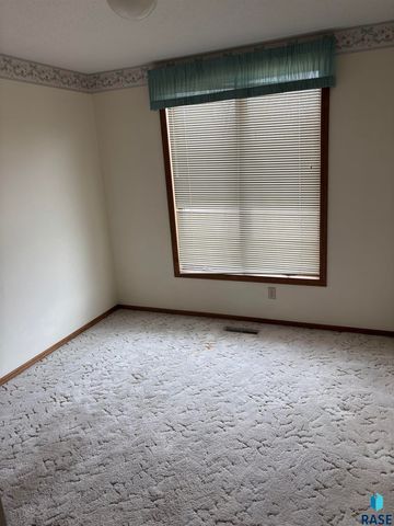 1809 S Remington Cir Circle, Sioux Falls, SD 57106