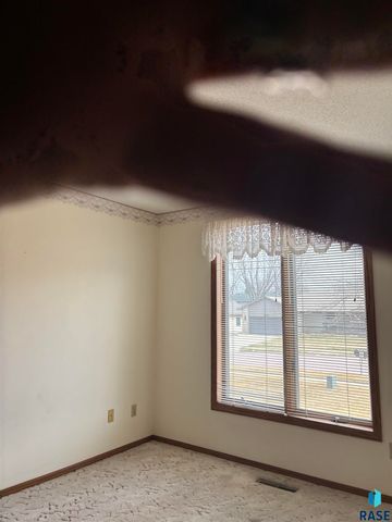 1809 S Remington Cir Circle, Sioux Falls, SD 57106