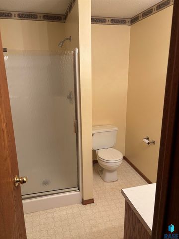 1809 S Remington Cir Circle, Sioux Falls, SD 57106