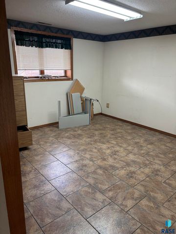 1809 S Remington Cir Circle, Sioux Falls, SD 57106