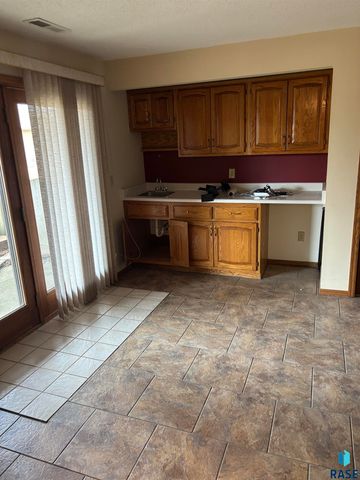 1809 S Remington Cir Circle, Sioux Falls, SD 57106