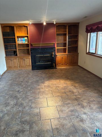 1809 S Remington Cir Circle, Sioux Falls, SD 57106