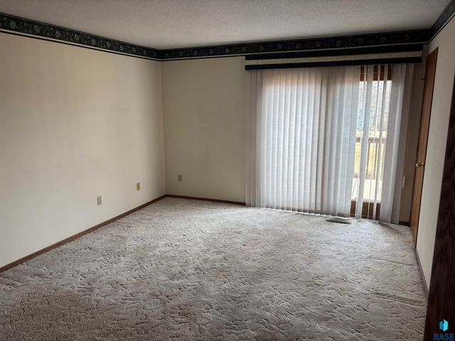 1809 S Remington Cir Circle, Sioux Falls, SD 57106