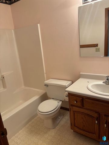 1809 S Remington Cir Circle, Sioux Falls, SD 57106