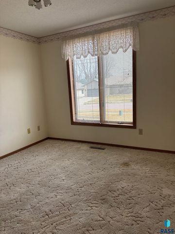 1809 S Remington Cir Circle, Sioux Falls, SD 57106