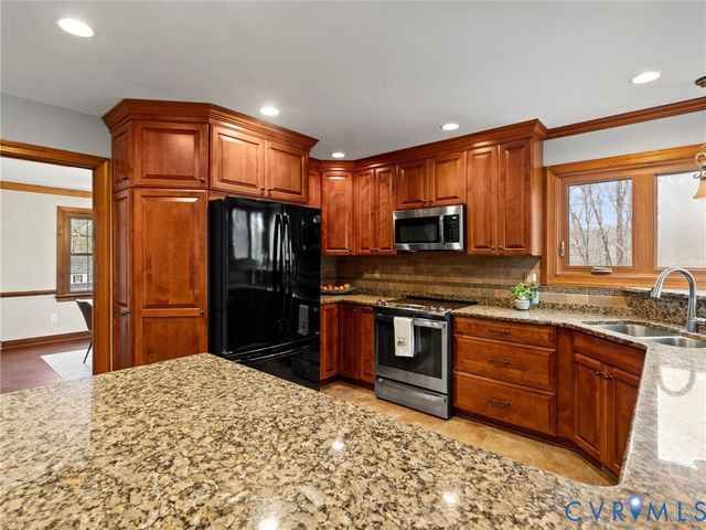 9302 Blagdon Dr, Hanover, VA 23116