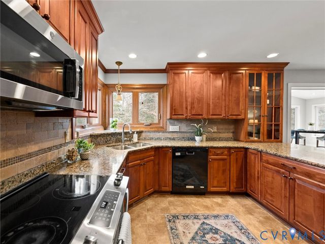 9302 Blagdon Dr, Hanover, VA 23116