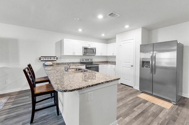 146 Oak Circle, Livingston, TX 77351