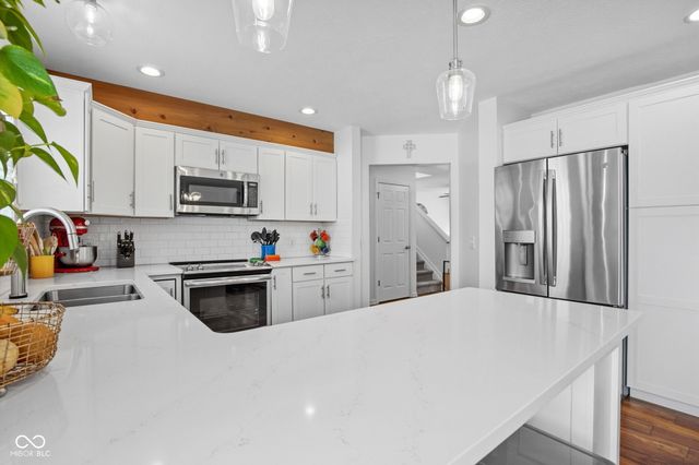 13926 Wakefield Place, Fishers, IN 46038