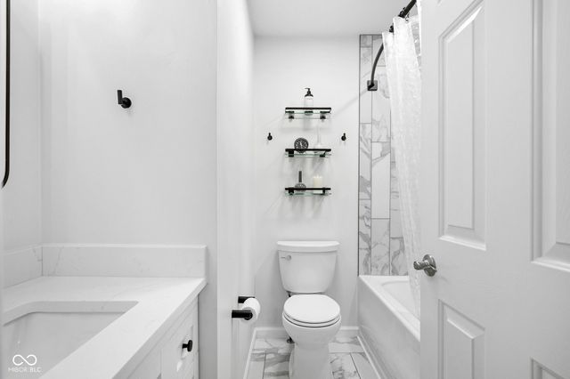 13926 Wakefield Place, Fishers, IN 46038