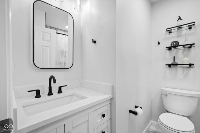 13926 Wakefield Place, Fishers, IN 46038