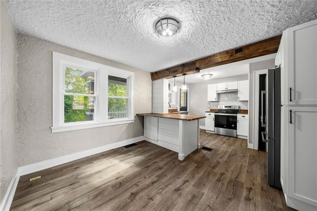 98 Hill Ave, Carnegie, PA 15106