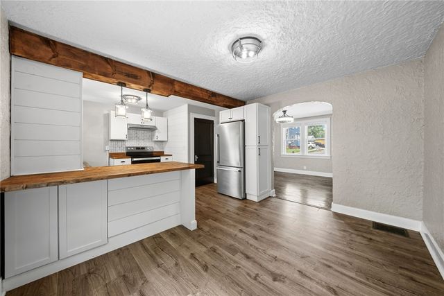 98 Hill Ave, Carnegie, PA 15106