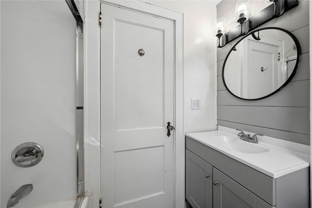 98 Hill Ave, Carnegie, PA 15106