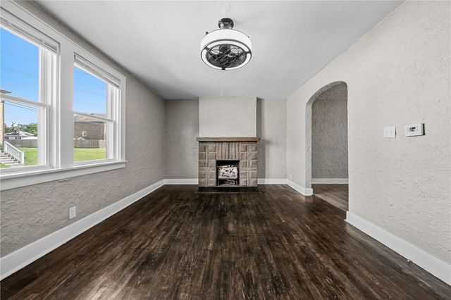 98 Hill Ave, Carnegie, PA 15106
