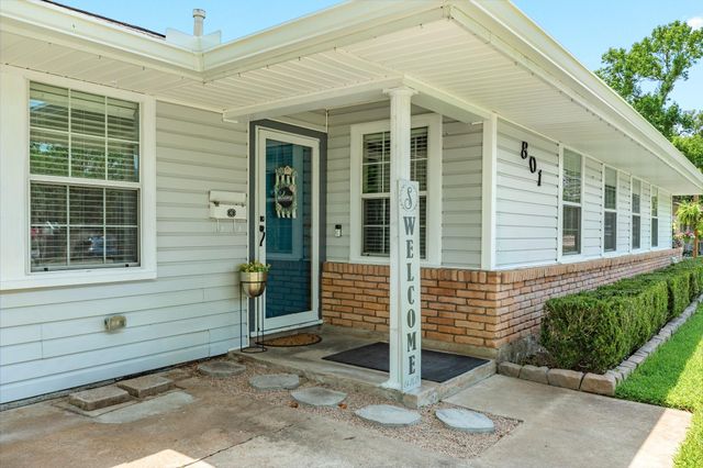 801 Magnolia, Lake Jackson, TX 77566