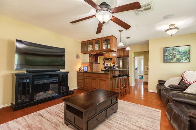 801 Magnolia, Lake Jackson, TX 77566