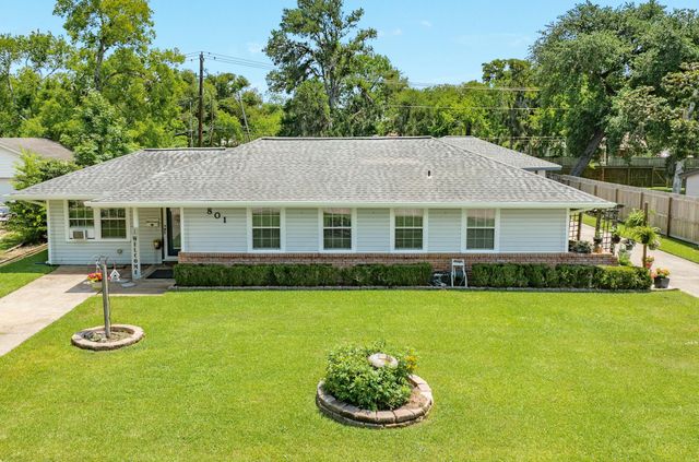 801 Magnolia, Lake Jackson, TX 77566