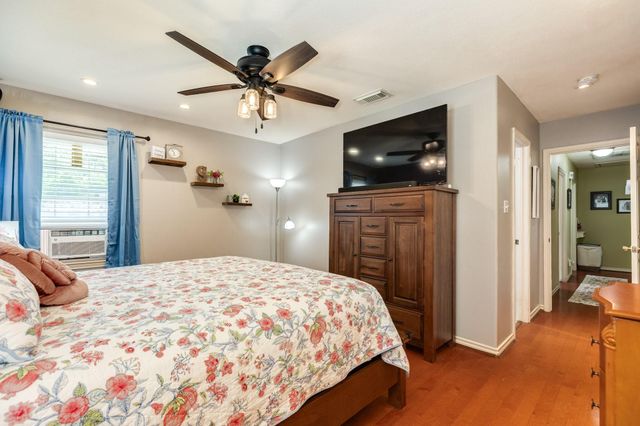 801 Magnolia, Lake Jackson, TX 77566