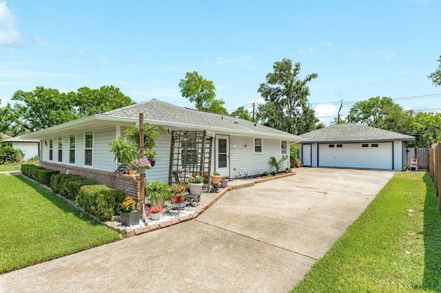 801 Magnolia, Lake Jackson, TX 77566