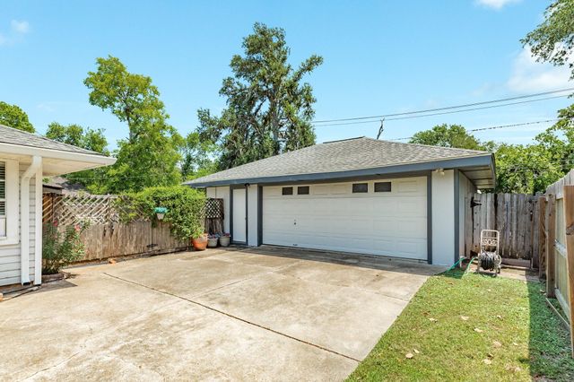 801 Magnolia, Lake Jackson, TX 77566