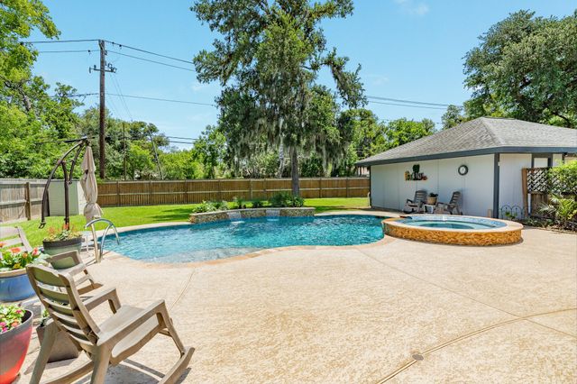 801 Magnolia, Lake Jackson, TX 77566
