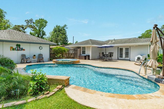 801 Magnolia, Lake Jackson, TX 77566