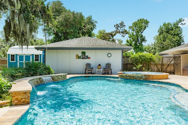 801 Magnolia, Lake Jackson, TX 77566
