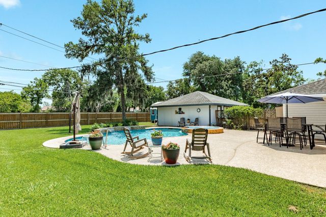 801 Magnolia, Lake Jackson, TX 77566