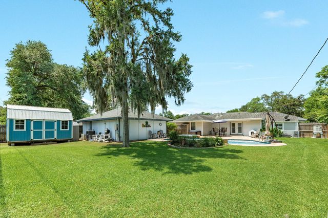 801 Magnolia, Lake Jackson, TX 77566