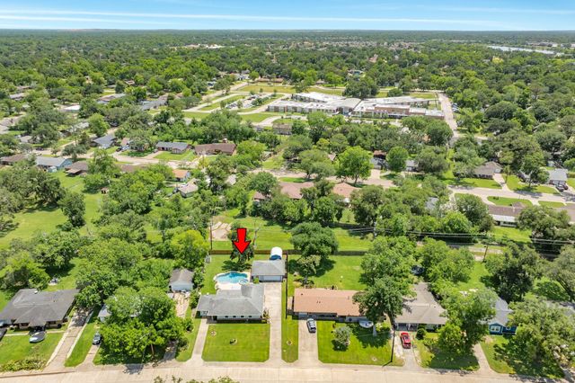 801 Magnolia, Lake Jackson, TX 77566
