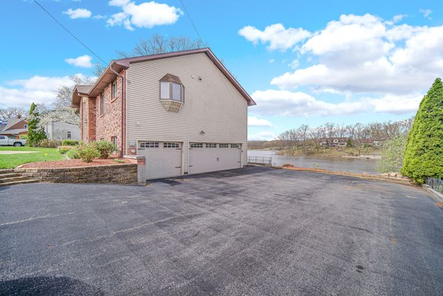 1242 River Terrace, Hobart, IN 46342