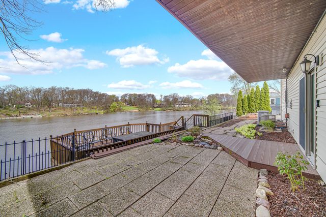 1242 River Terrace, Hobart, IN 46342