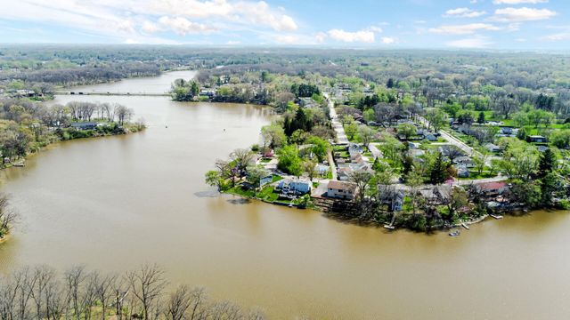 1242 River Terrace, Hobart, IN 46342