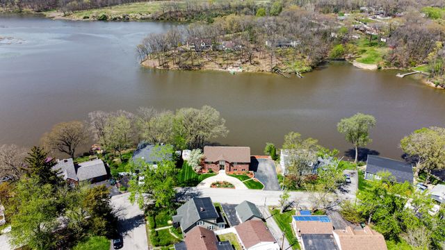 1242 River Terrace, Hobart, IN 46342