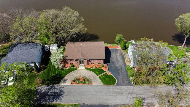 1242 River Terrace, Hobart, IN 46342