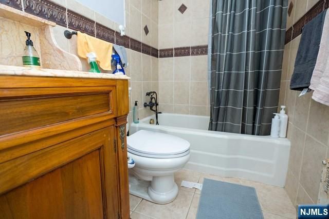 16 Broad Avenue, Paramus, NJ 07652