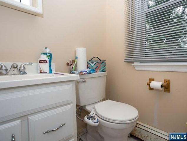 16 Broad Avenue, Paramus, NJ 07652